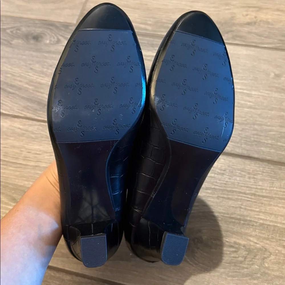 Easy Street Black Croc-Patterned Heels Sz 8 W